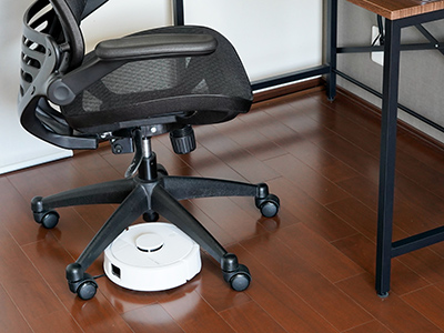 最小ルンバが「面倒なスキマ」を攻略。Roomba Miniの実力は?