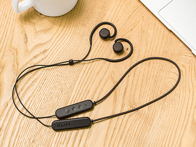 NTTグループ初の音響ブランドから発売されたイヤホン。音漏れ抑制技術がすごい