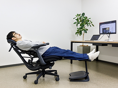 IKEAのアーティストコラボ、今年は六角レンチ型LED照明がお目見え