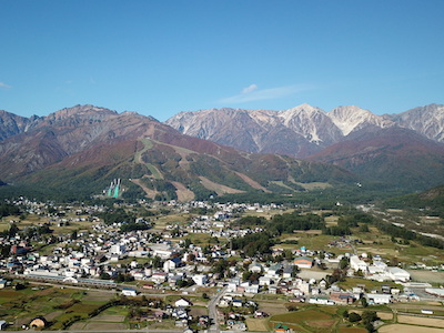 北アルプスを見渡しながらテレワーク。白馬ワーケーションが今注目されている理由