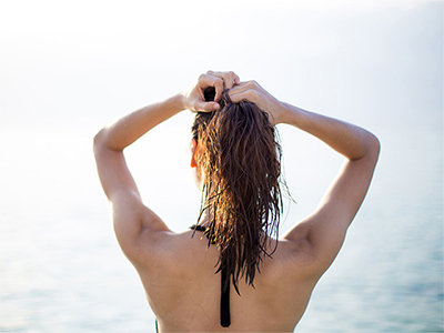 見えない背中をどうケアするか。後ろ姿美人になる秘訣