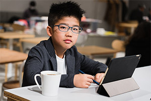 「ノマド化」する小学生。Ｚ会のタブレット講座は、自宅学習を解放する