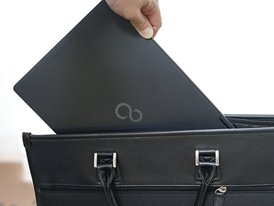 びっくりするくらい軽量なボディのモダンPCがこれ