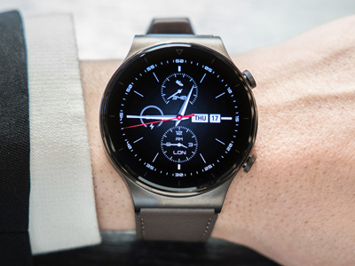 ビジネスシーンでも違和感なしのスマートウォッチ