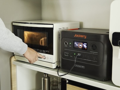 テレビ不要でYouTubeも見れる！ ポータブルプロジェクター「HOTACK T03