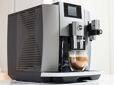 家にいる時間が長い昨今だから、ちょっと贅沢なコーヒーマシンを導入。いやこれ高くないと思う