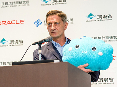 行動経済学で30万世帯の省エネ促進する「ナッジ実証」の背後にオラクルがいる理由