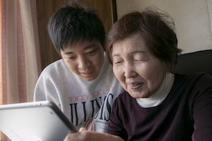 安否確認のために、おばあちゃんにSNSを教えてみた