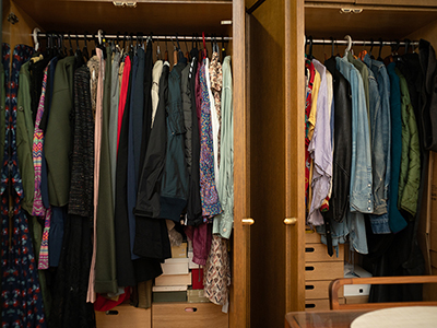 ワンシーズン30着買うスタイリストは、服をこうケアしてる