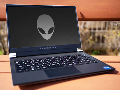 薄さ14.5 mmのゲーミングノートPC「Alienware x14」でカフェや出張先でもハイエンドなゲーミング体験を。