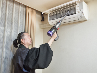 伝説の剣豪「この掃除機と出会って、掃除効率が拙者比で2倍になったのじゃ」