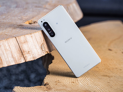 ”濃縮スマホ”Xperia 5 Ⅳの謎。小型軽量化されてバッテリー容量が同じ…？