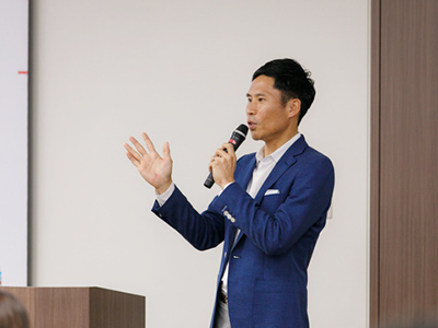 デジタル時代も通用する!日本No.1営業マンが押さえる3つの「人に好かれる方法」