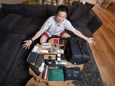 ガジェットからeSIM活用術まで。ギズモード編集部員に海外旅行の必須アイテム聞いてみた