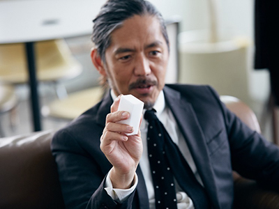 スーツのテカリ問題には、これが役立ちます