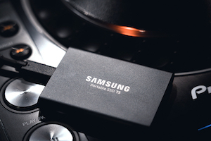 はやっ！ 名刺よりも小さな外付けSSD｢T5｣