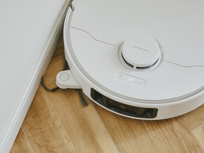 【値下げ中】ルンバ i3+ ロボット掃除機 自動ゴミ収集機能付き ゴミ自動収集機能付きで10万円を切る「ルンバi3+」は 14万円超の「i7+