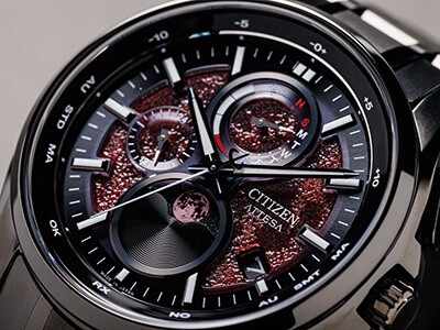 アポロ計画をモチーフに月からの隕石の欠片を持つ満月な腕時計