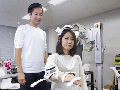 7割の患者に回復効果あり。脳卒中患者を救うトレーニング装置とは？