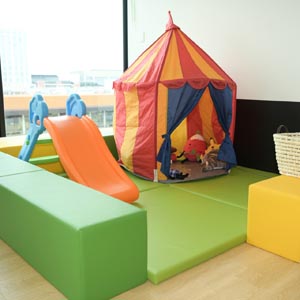 託児所やキッズスペース付きのおしごと相談スペースあります