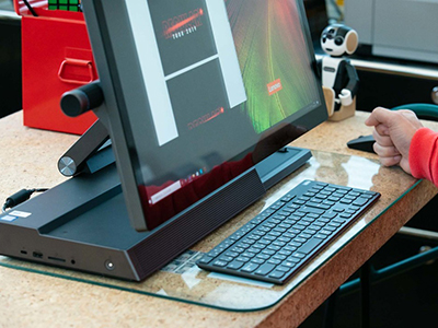 ダイヤルで効率化。クリエイティブワークの生産性を高めるパソコン