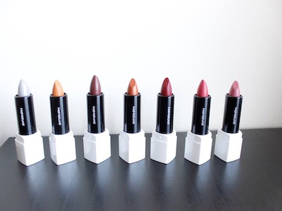「リップ使い切れない問題」を解決! 1本3役のミニマルなスティックがポーチを軽くしてくれたよ | ROOMIE(ルーミー)
