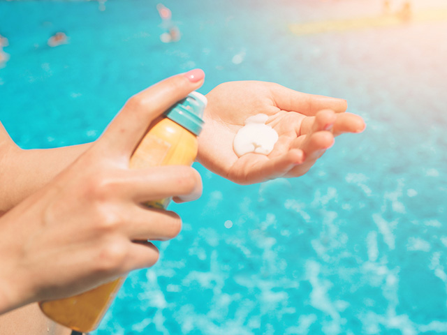 日焼け止めの選び方。SPF、スプレー、サプリメントなど最新情報