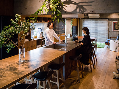 ホームパーティを年100回（！）開く夫婦のおもてなし方法って？